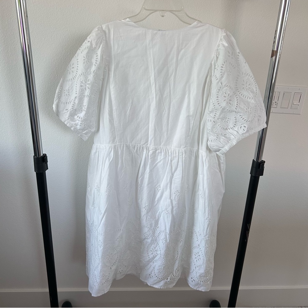 Old Navy V-Neck Eyelet Mini Dress in White Lilies - Picture 6 of 7